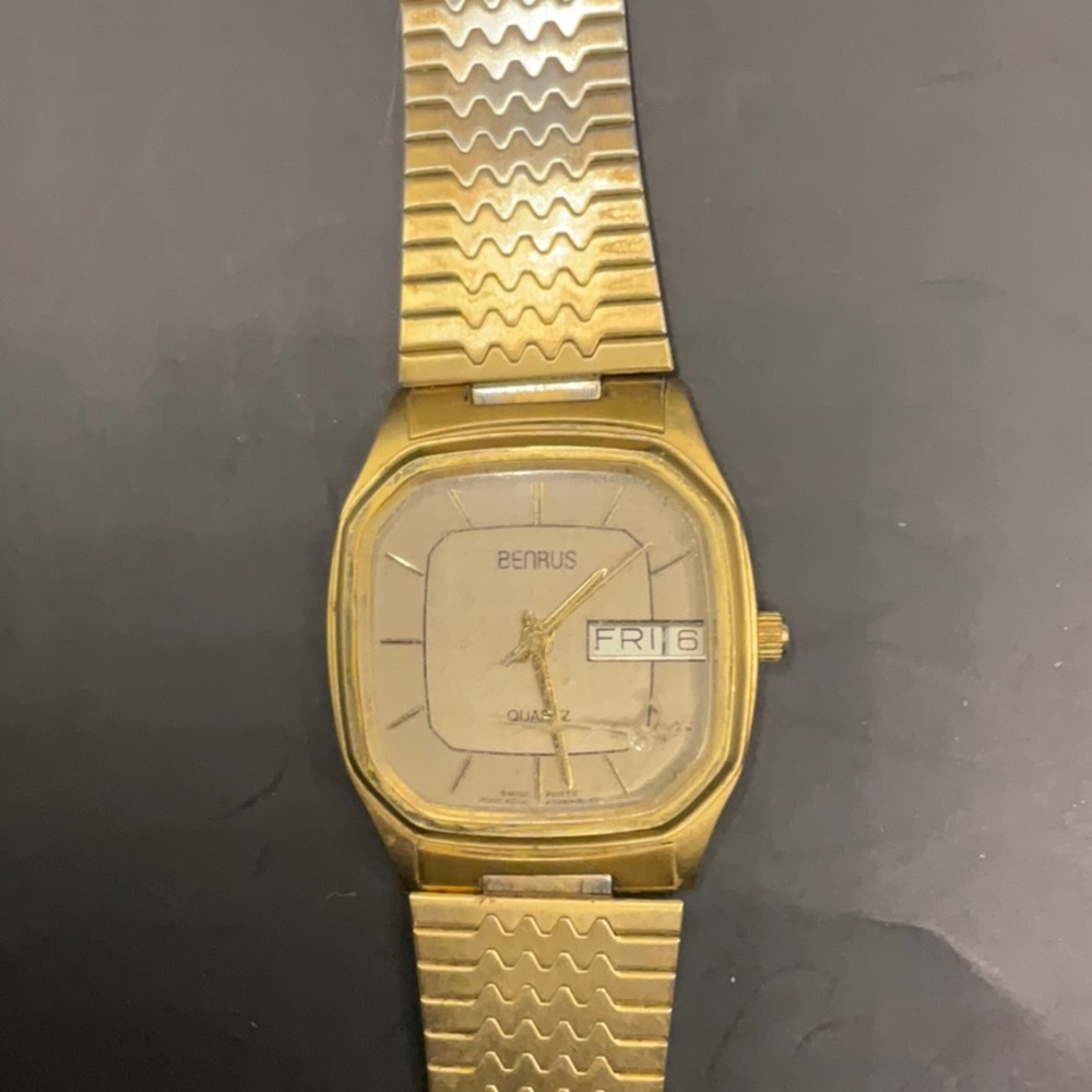 Vintage Men’s Benrus Gold Tone Day Date Watch Quartz New Battery
